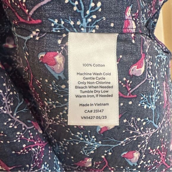 Talbots Sz small Festive Cardinals Bird Blue Pink Blouse Shirt Top Button Artsy - Picture 5 of 5